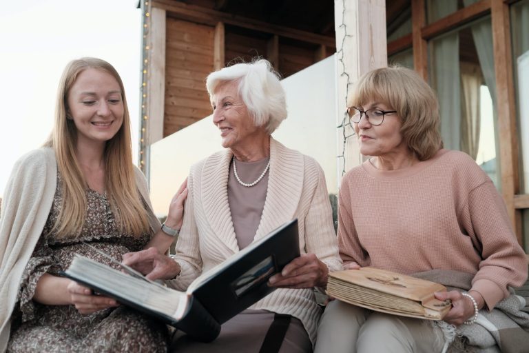 Comment personnaliser et embellir vos livres photo avec des textes, des couleurs, et des illustrations ?